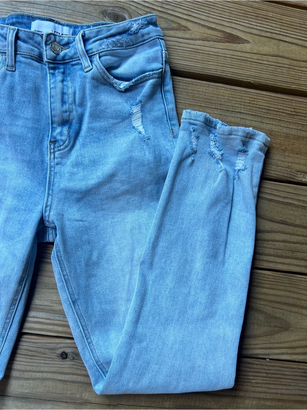 Vervet by Flying Monkey High Rise Light Wash Distressed Jeans Size 27 - Picture 7 of 11